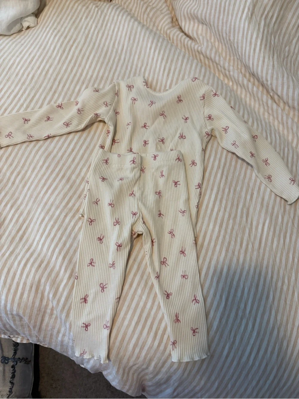 Zara Cream Ribbed Two-Piece Set with Pink Bow Print